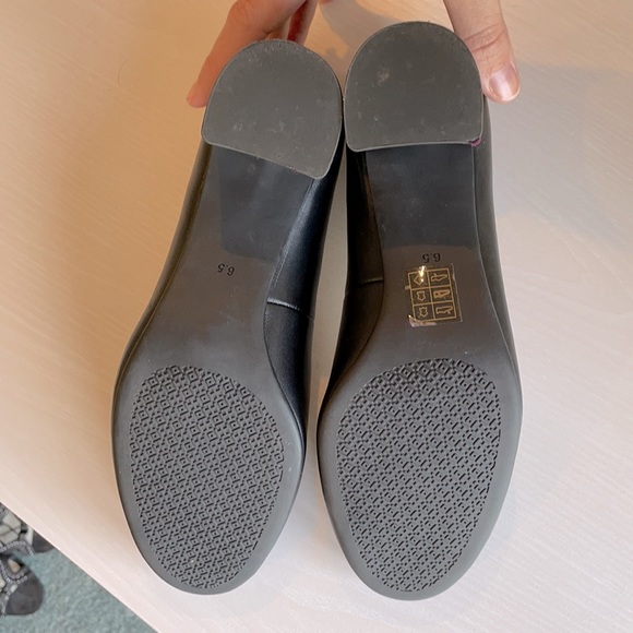 Tory Burch Logo Medallion Block-heel Pump - Picture 5 of 5